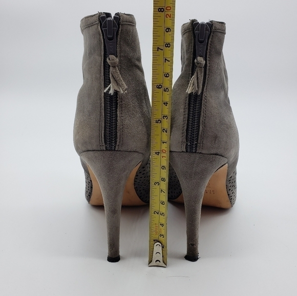 Stuart Weitzman Women US 8 Grey Heeled Bootie Suede Laser Cut Open Toe Heel Zip - Picture 12 of 13